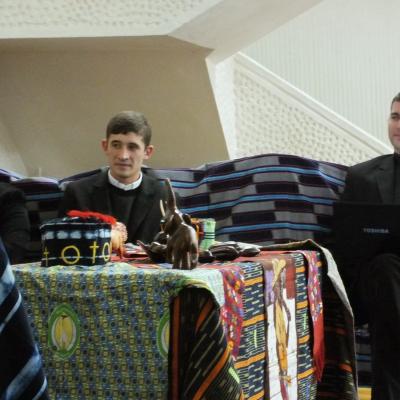 17 octombrie: Iaşi: Vestitori curajoşi pe străzile lumii... în Coasta de Fildeş