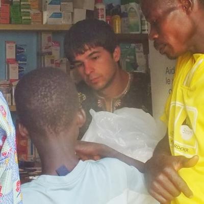 17 octombrie: Iaşi: Vestitori curajoşi pe străzile lumii... în Coasta de Fildeş