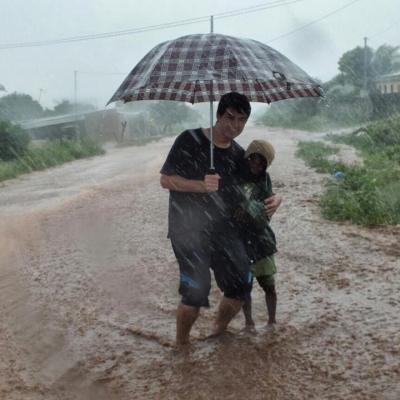 17 octombrie: Iaşi: Vestitori curajoşi pe străzile lumii... în Coasta de Fildeş