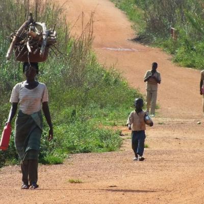 17 octombrie: Iaşi: Vestitori curajoşi pe străzile lumii... în Coasta de Fildeş
