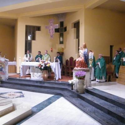 27 octombrie: Oneşti: Deschiderea triduumului solemn de pregătire la sărbătoarea aniversării beatificării fericitului Ieremia