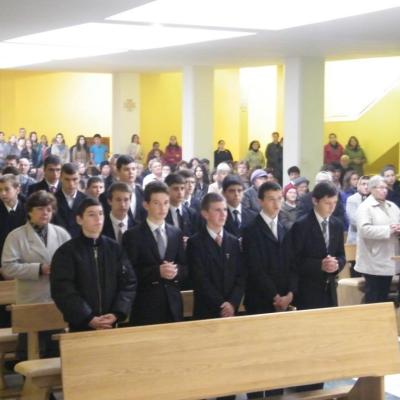 27 octombrie: Oneşti: Deschiderea triduumului solemn de pregătire la sărbătoarea aniversării beatificării fericitului Ieremia