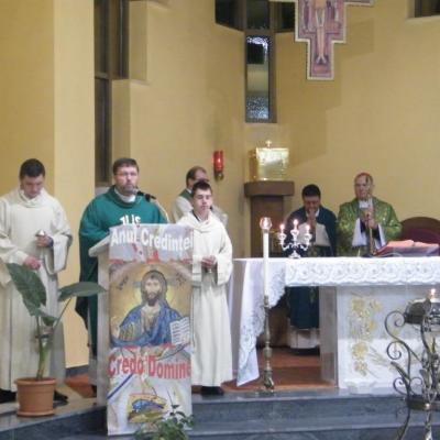 27 octombrie: Oneşti: Deschiderea triduumului solemn de pregătire la sărbătoarea aniversării beatificării fericitului Ieremia