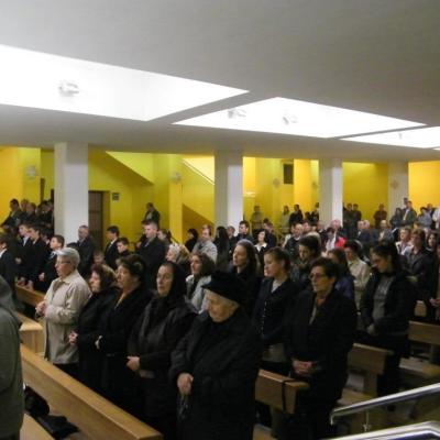 27 octombrie: Oneşti: Deschiderea triduumului solemn de pregătire la sărbătoarea aniversării beatificării fericitului Ieremia