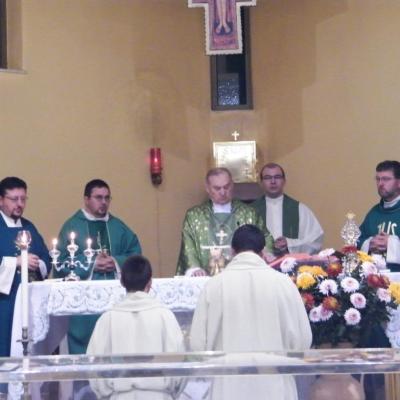 27 octombrie: Oneşti: Deschiderea triduumului solemn de pregătire la sărbătoarea aniversării beatificării fericitului Ieremia