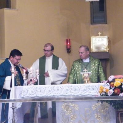 27 octombrie: Oneşti: Deschiderea triduumului solemn de pregătire la sărbătoarea aniversării beatificării fericitului Ieremia