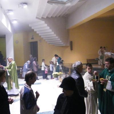 27 octombrie: Oneşti: Deschiderea triduumului solemn de pregătire la sărbătoarea aniversării beatificării fericitului Ieremia