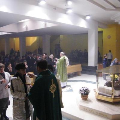 27 octombrie: Oneşti: Deschiderea triduumului solemn de pregătire la sărbătoarea aniversării beatificării fericitului Ieremia