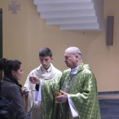 27 octombrie: Oneşti: Deschiderea triduumului solemn de pregătire la sărbătoarea aniversării beatificării fericitului Ieremia