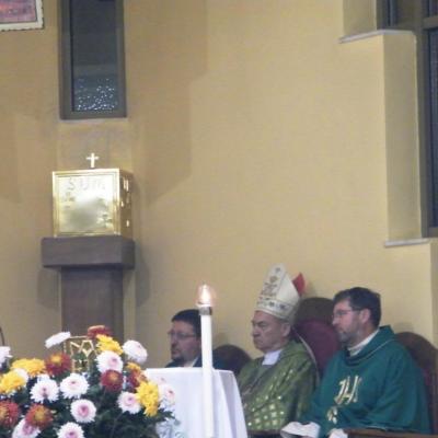 27 octombrie: Oneşti: Deschiderea triduumului solemn de pregătire la sărbătoarea aniversării beatificării fericitului Ieremia