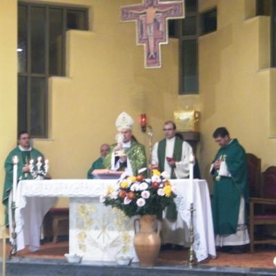 27 octombrie: Oneşti: Deschiderea triduumului solemn de pregătire la sărbătoarea aniversării beatificării fericitului Ieremia