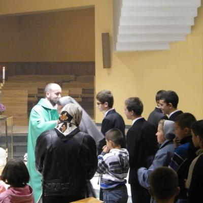 27 octombrie: Oneşti: Deschiderea triduumului solemn de pregătire la sărbătoarea aniversării beatificării fericitului Ieremia