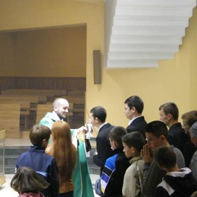 27 octombrie: Oneşti: Deschiderea triduumului solemn de pregătire la sărbătoarea aniversării beatificării fericitului Ieremia