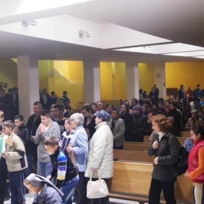 27 octombrie: Oneşti: Deschiderea triduumului solemn de pregătire la sărbătoarea aniversării beatificării fericitului Ieremia