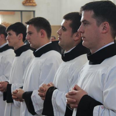 27 octombrie: Roman: Conferirea ministerelor minore ale lectoratului şi acolitatului