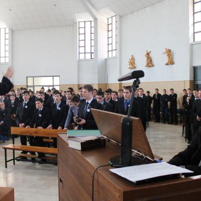27 octombrie: Roman: Conferirea ministerelor minore ale lectoratului şi acolitatului