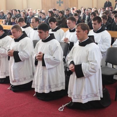 27 octombrie: Roman: Conferirea ministerelor minore ale lectoratului şi acolitatului