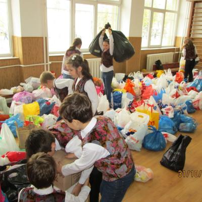 30 octombrie - 4 noiembrie: Iaşi: Copii pentru copii. "Săptămâna legumelor şi fructelor donate"