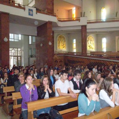 30 octombrie: Bacău: Moment de rugăciune cu liceenii la "Maica harului dumnezeiesc"