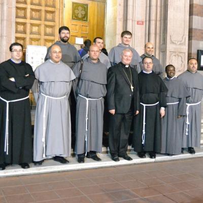 Preoţi franciscani împreună cu PS Aurel Percă