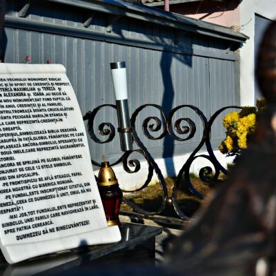 10 noiembrie: Teţcani: Monument ridicat în Anul Credinţei şi al Familiei