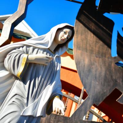 10 noiembrie: Teţcani: Monument ridicat în Anul Credinţei şi al Familiei