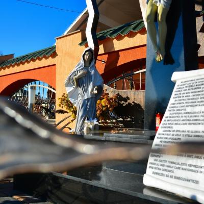 10 noiembrie: Teţcani: Monument ridicat în Anul Credinţei şi al Familiei