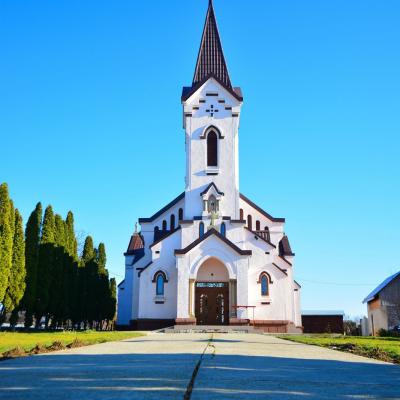 10 noiembrie: Teţcani: Monument ridicat în Anul Credinţei şi al Familiei