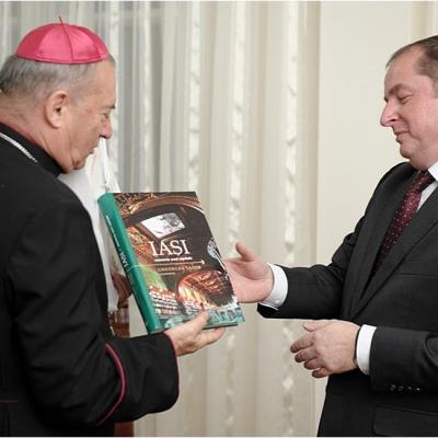 14 noiembrie: Iaşi. Vizita domnului Marek Szczygieł, ambasadorul Polonie în România, la PS Petru Gherghel, la Episcopia Romano-Catolică de Iaşi