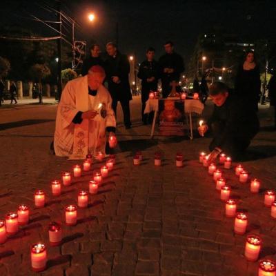 16 noiembrie: Caritas: Un milion de stele au luminat acelaşi cer din locuri diferite
