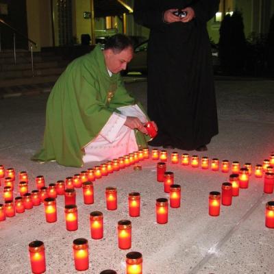 16 noiembrie: Caritas: Un milion de stele au luminat acelaşi cer din locuri diferite