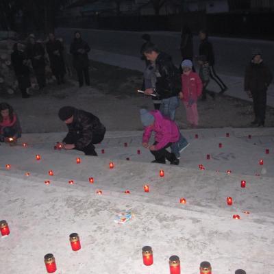 16 noiembrie: Satu Nou: Candele şi voluntariat