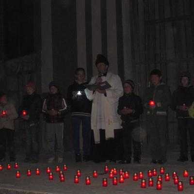 16 noiembrie: Satu Nou: Candele şi voluntariat
