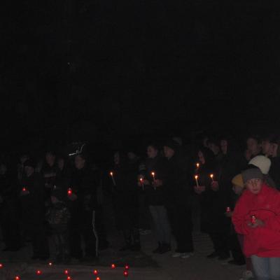 16 noiembrie: Satu Nou: Candele şi voluntariat
