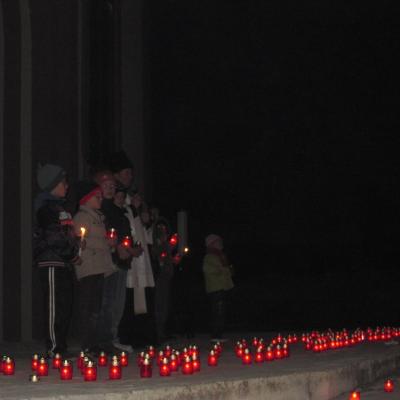 16 noiembrie: Satu Nou: Candele şi voluntariat