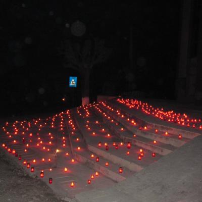 16 noiembrie: Satu Nou: Candele şi voluntariat