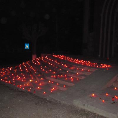 16 noiembrie: Satu Nou: Candele şi voluntariat