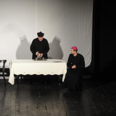 2 decembrie: Bacău: Piesa "Anton Durcovici - Omul cu faţa de bronz", la Teatrul "George Bacovia"