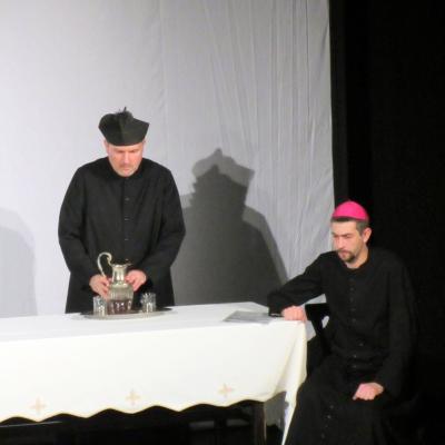 2 decembrie: Bacău: Piesa "Anton Durcovici - Omul cu faţa de bronz", la Teatrul "George Bacovia"