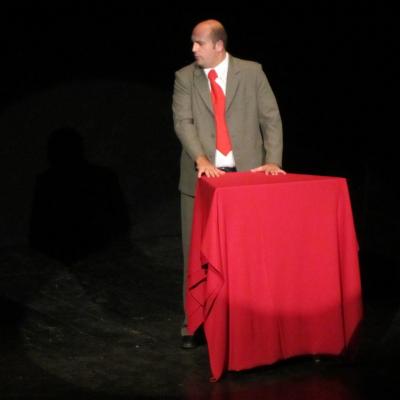 2 decembrie: Bacău: Piesa "Anton Durcovici - Omul cu faţa de bronz", la Teatrul "George Bacovia"