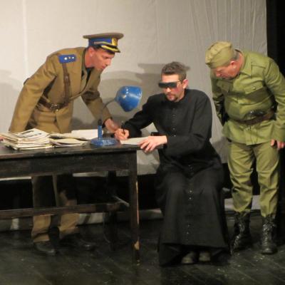 2 decembrie: Bacău: Piesa "Anton Durcovici - Omul cu faţa de bronz", la Teatrul "George Bacovia"