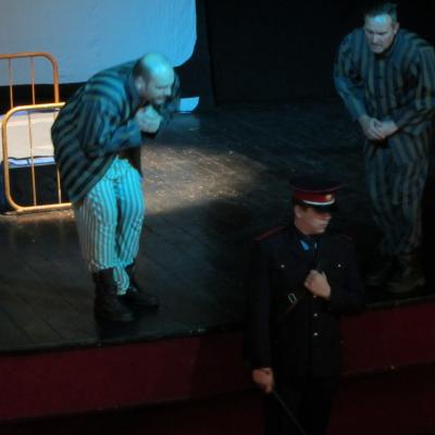 2 decembrie: Bacău: Piesa "Anton Durcovici - Omul cu faţa de bronz", la Teatrul "George Bacovia"