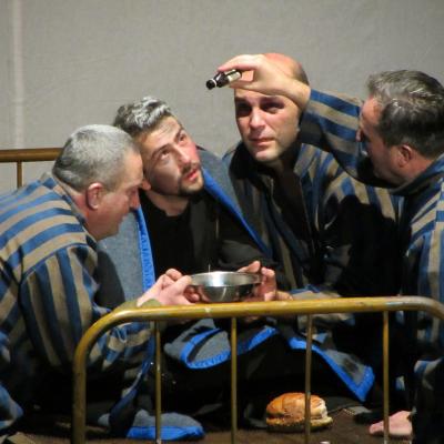 2 decembrie: Bacău: Piesa "Anton Durcovici - Omul cu faţa de bronz", la Teatrul "George Bacovia"