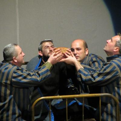 2 decembrie: Bacău: Piesa "Anton Durcovici - Omul cu faţa de bronz", la Teatrul "George Bacovia"