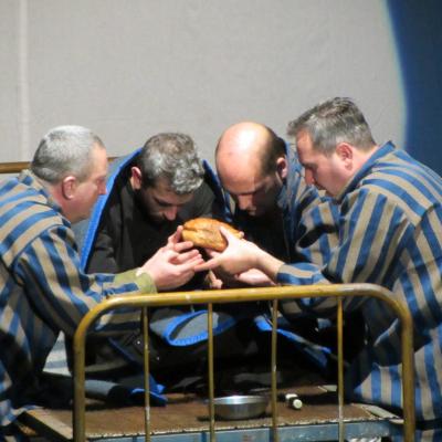 2 decembrie: Bacău: Piesa "Anton Durcovici - Omul cu faţa de bronz", la Teatrul "George Bacovia"