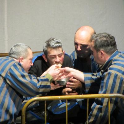 2 decembrie: Bacău: Piesa "Anton Durcovici - Omul cu faţa de bronz", la Teatrul "George Bacovia"