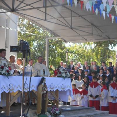 6 decembrie: Roman: Hramului bisericii "Sfânta Tereza a Pruncului Isus"