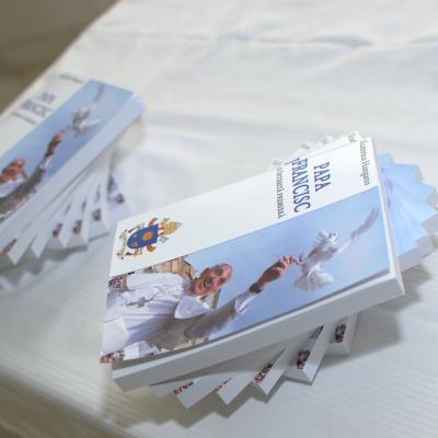 13 decembrie: Iaşi: Lansarea cărţii "Papa Francisc - o întreită premieră"