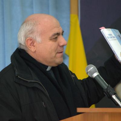 13 decembrie: Iaşi: Lansarea cărţii "Papa Francisc - o întreită premieră"