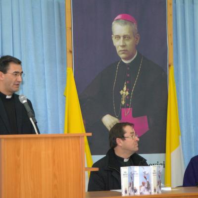 13 decembrie: Iaşi: Lansarea cărţii "Papa Francisc - o întreită premieră"